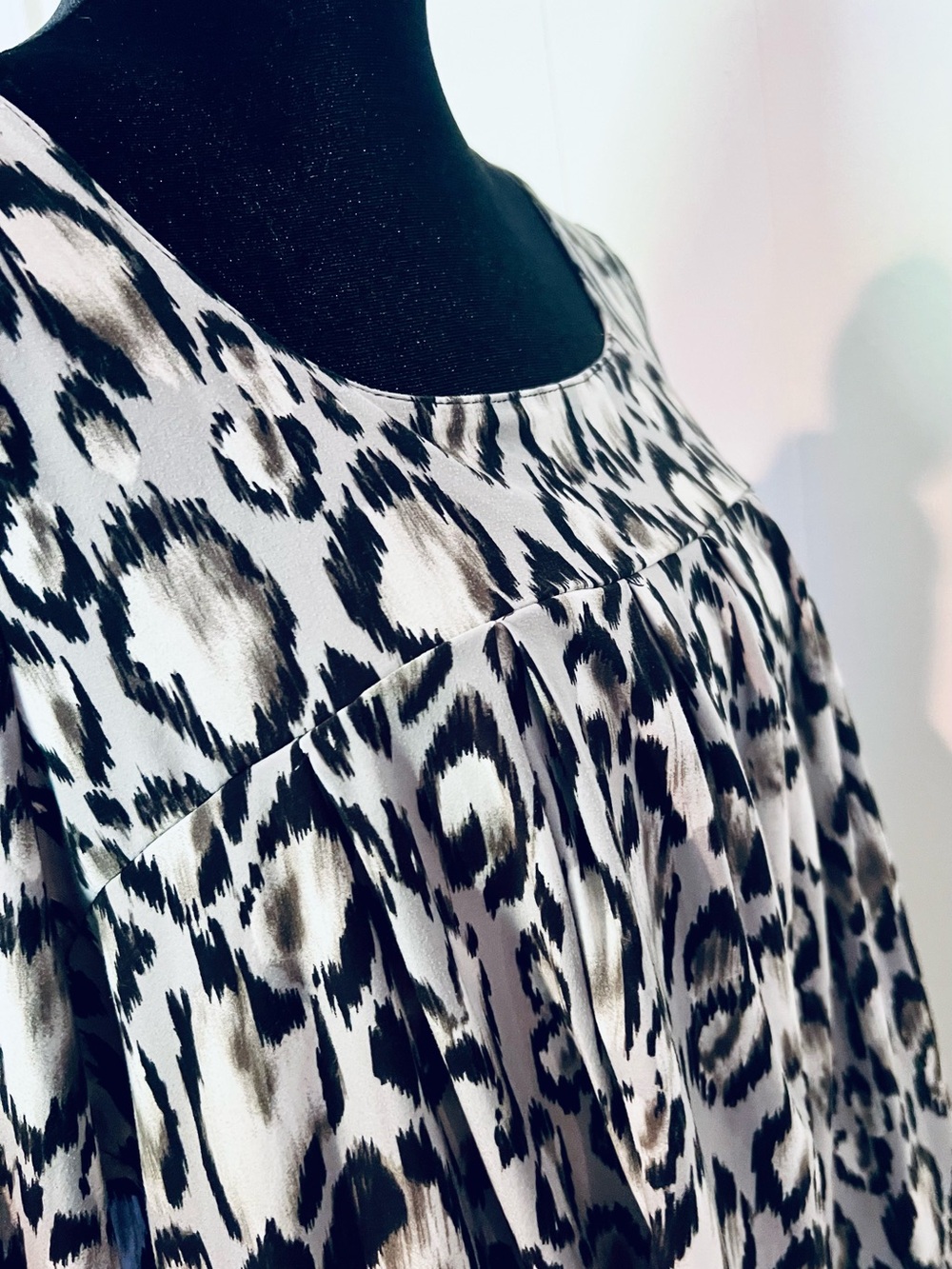 Rafaella Women’s blouse Black & White Leopard Print Square Neck. Size Large. - Picture 6 of 9